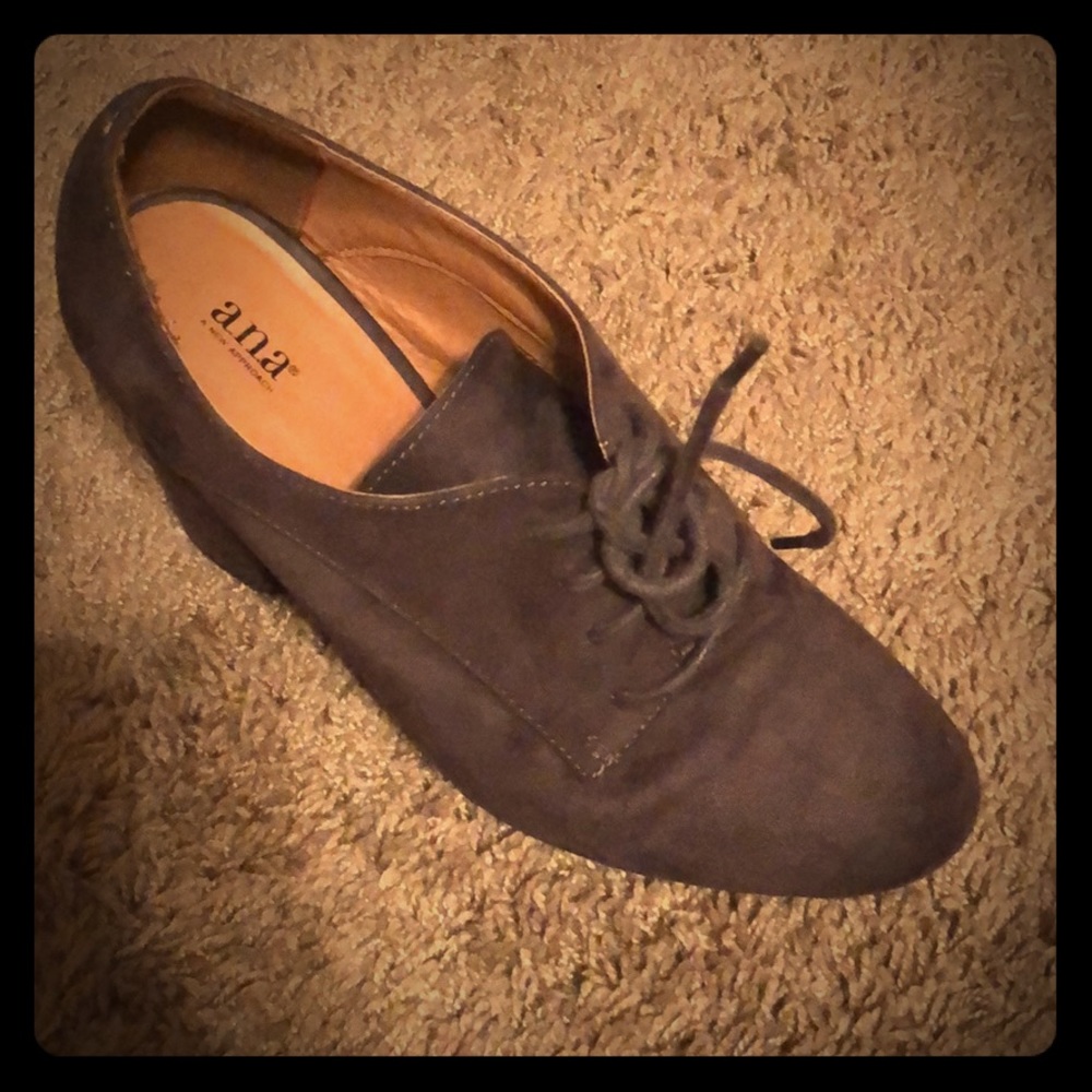 Heeled grey booties